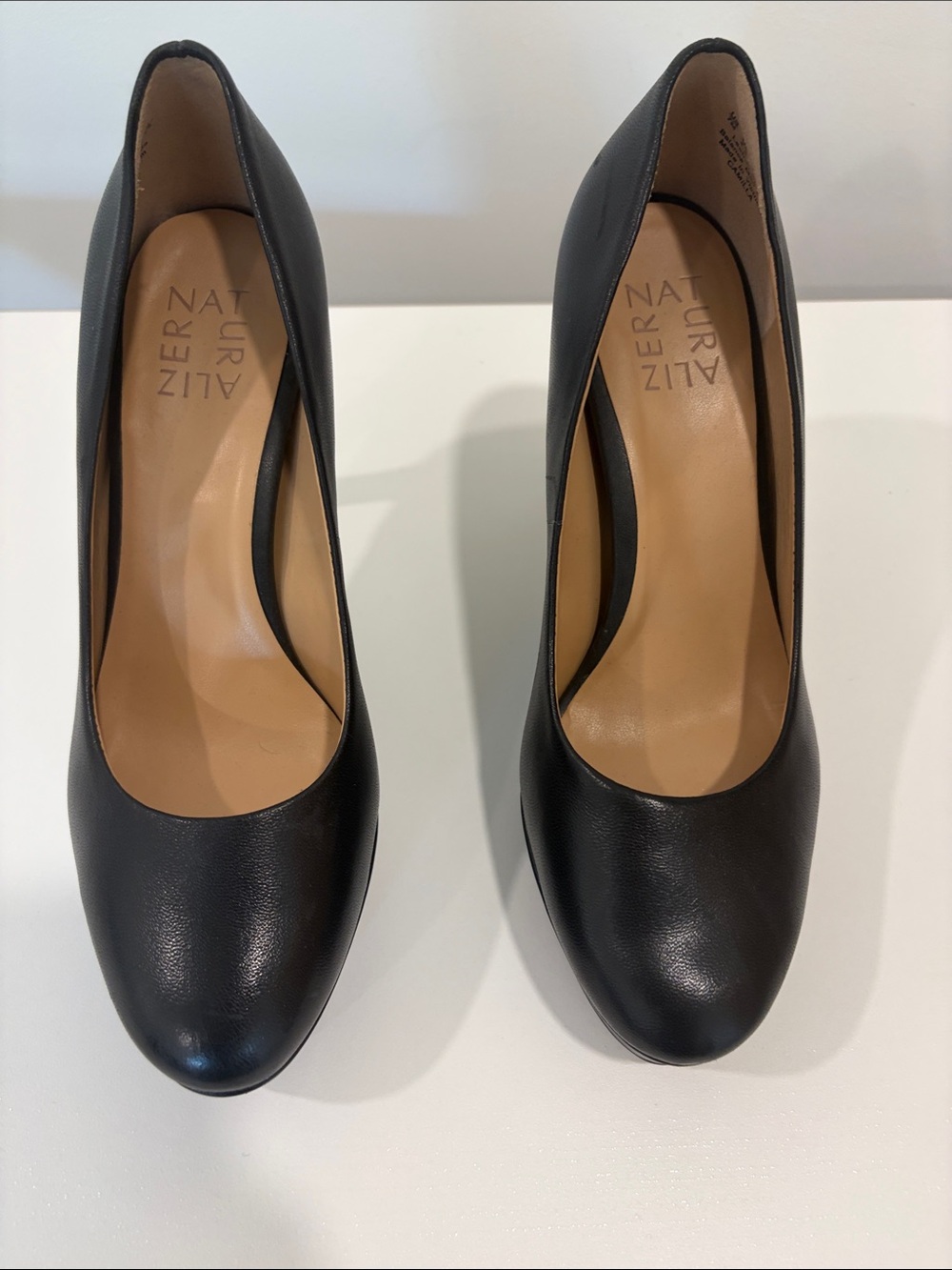 Naturalizer Black Leather Round-Toe Platform Pumps